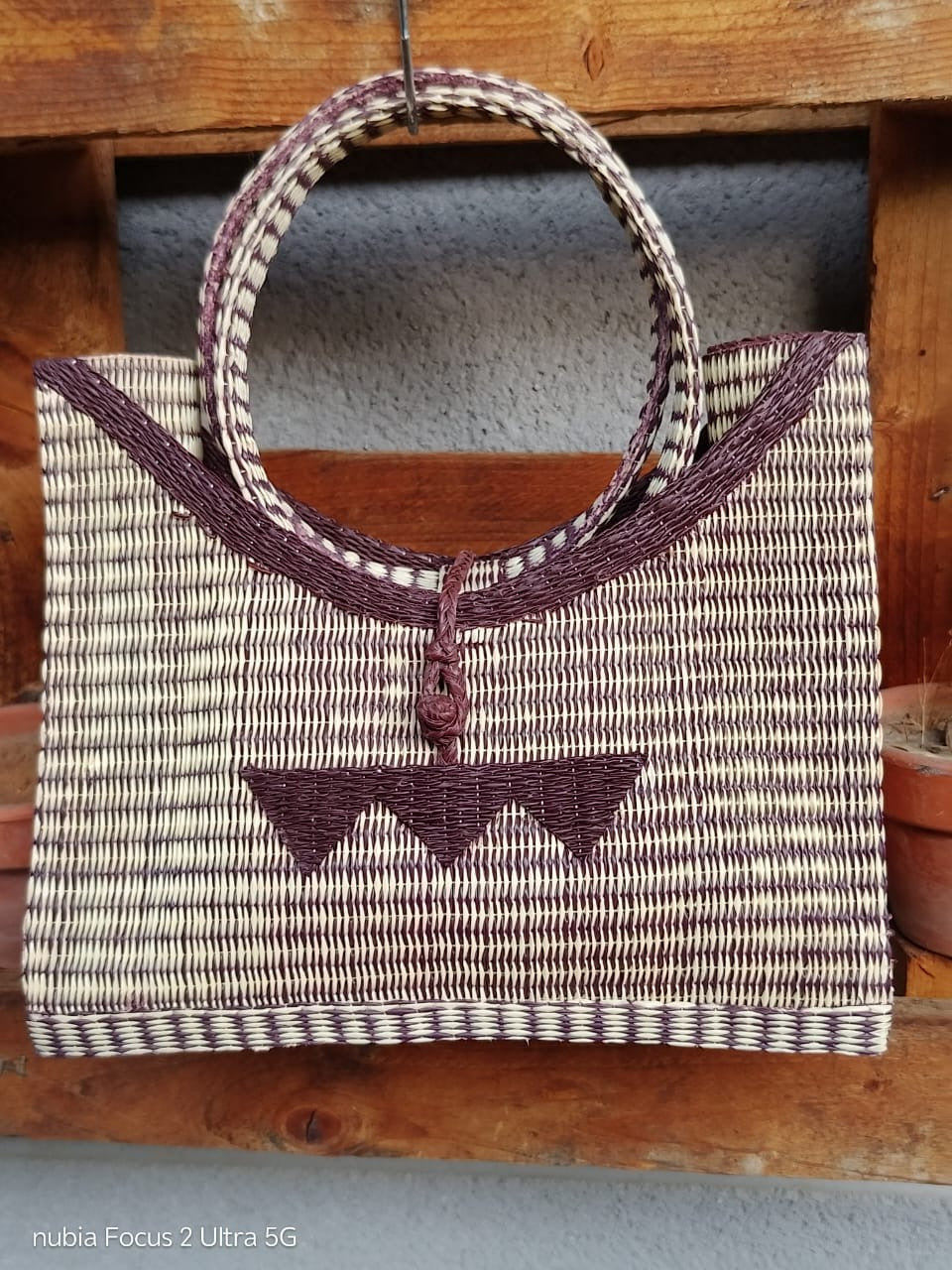 Bolso Mediano plástico reciclado (Beige/Granate)