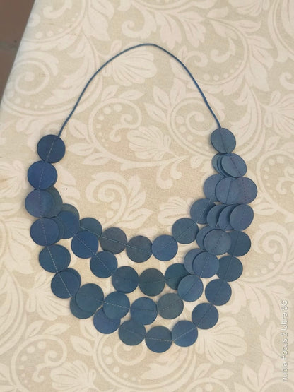 Collar de Papel Kwaleon · Babero Índigo