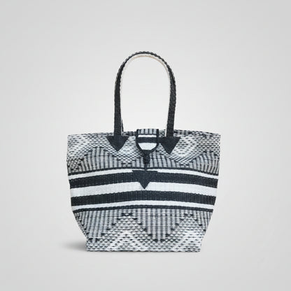Tote Bag Africana XL – Plástico Reciclado Tejido a Mano (Blanco/Negro)