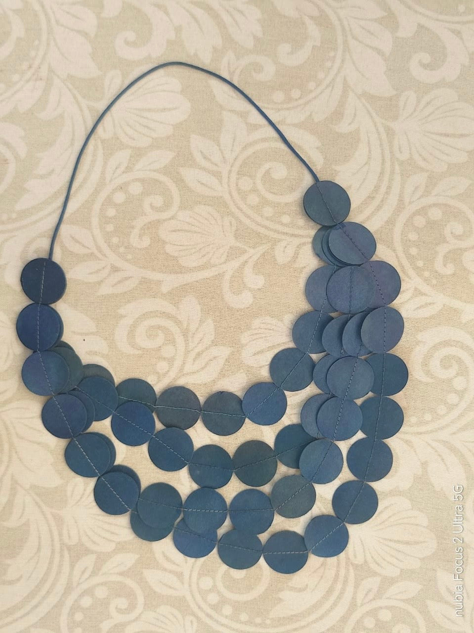 Collar de Papel Kwaleon · Babero Índigo