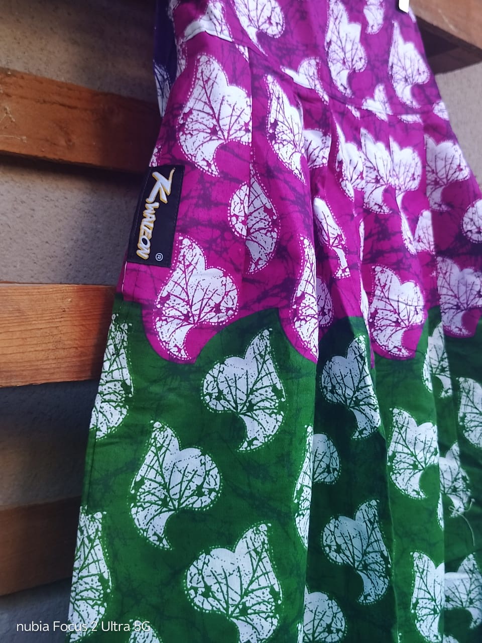 Falda Wax Kwaleon · Tricolor Fucsia, Verde & Índigo