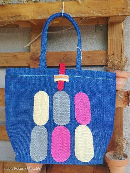 Tote Bag Africana XL – Plástico Reciclado Tejido a Mano (Azul Electrico) - KWALEON