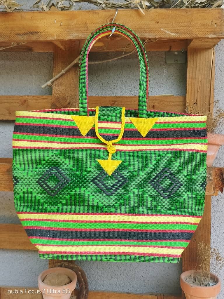 Tote Bag Africana XL – Plástico Reciclado Tejido a Mano (Verde/Kwaleon) - KWALEON